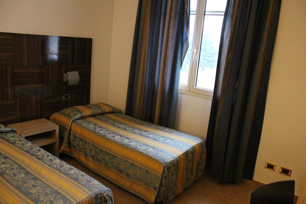 Hotel Riverside Modena Esterno foto