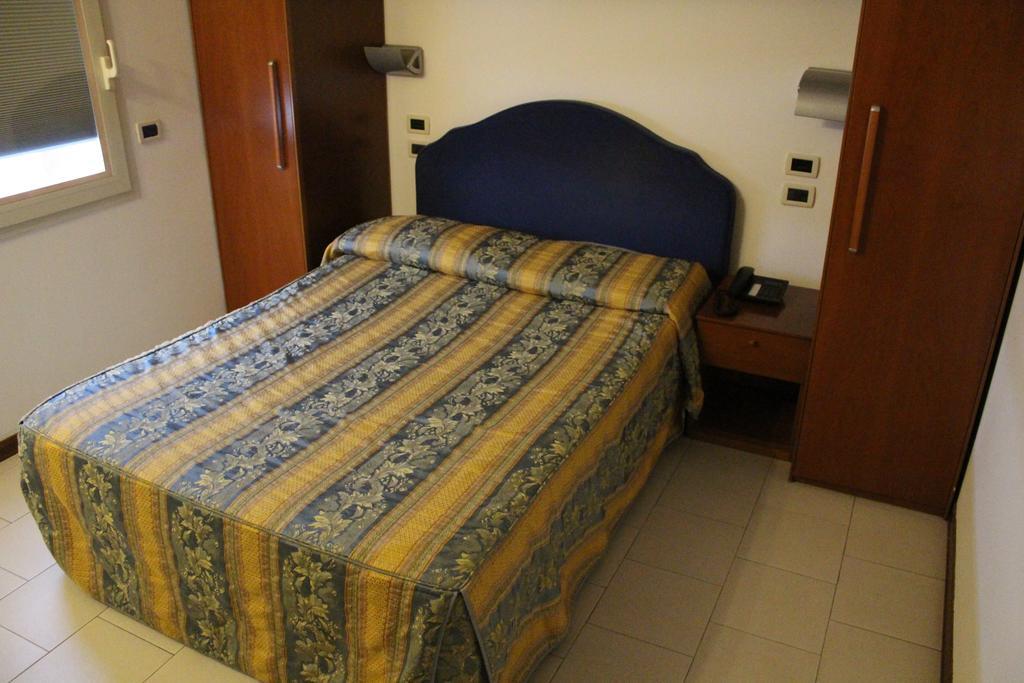 Hotel Riverside Modena Esterno foto