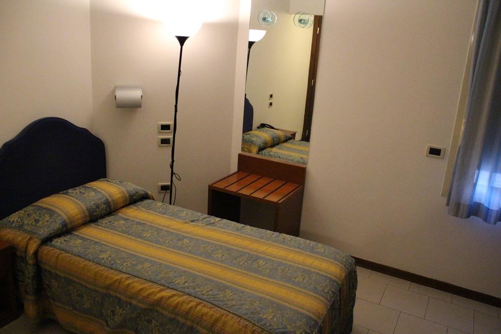 Hotel Riverside Modena Esterno foto